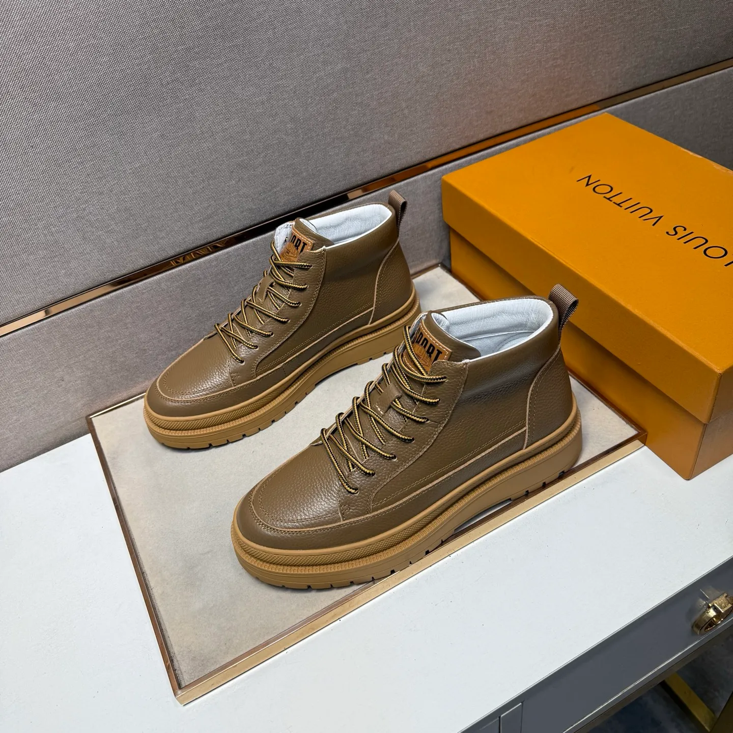 Men's men's shoes 💰pp460 [LV～] Men's casual high-top shoes 2025z cabinet sales simultaneously 🔶Size: 38-44#️⃣ 🔷3 colors🔜The upper is made of multi-material splicing ➕Genuine leather lining, comfortable and breathable, sole: original comfortable and wear-resistant outsole, ⚠️real thing📱photographed🎬real thing is better📢📢📢